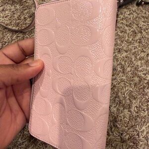 Coach Light Pink Embossed Wallet in Patent Leather (back zipper issue)